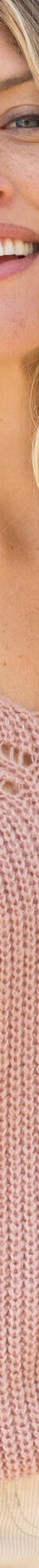 Pull col V maille anglaise ajourée (rose poudré) Pull col V maille anglaise ajourée (rose poudré)